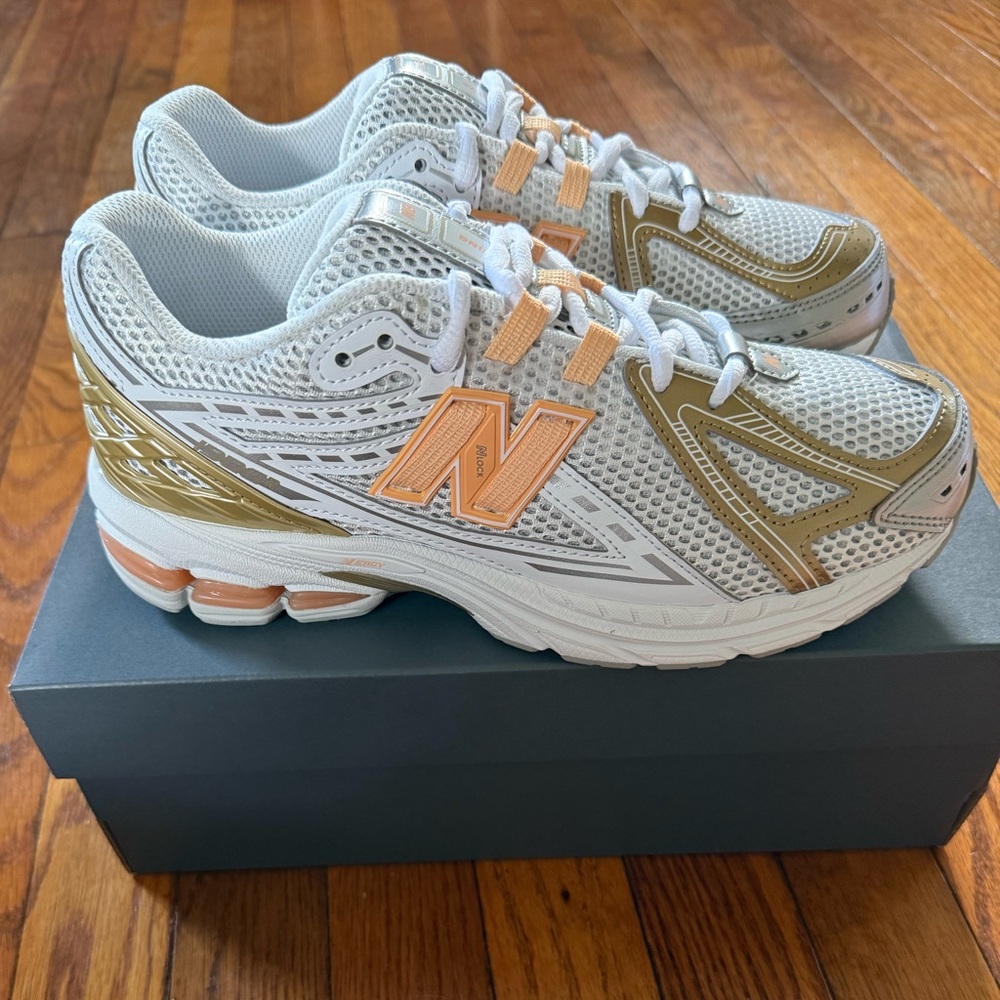 New Balance 1906R - Silver Metalic Peach Bloom - Size 8.5 Women/7 Youth - Picture 2 of 9